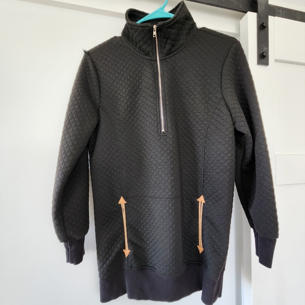 Black quilted pullover, Medium